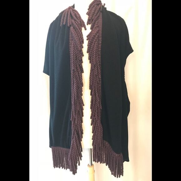 Black waffle pattern cape, burgundy fringe trim - Picture 2 of 6